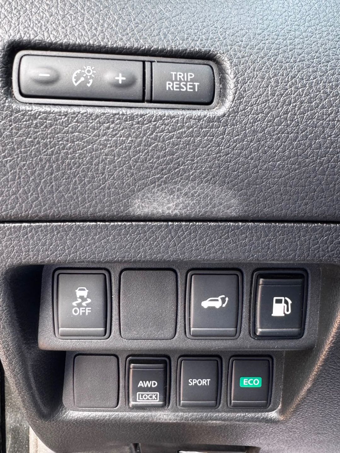 Car Image 2018 NISSAN ROGUE SV