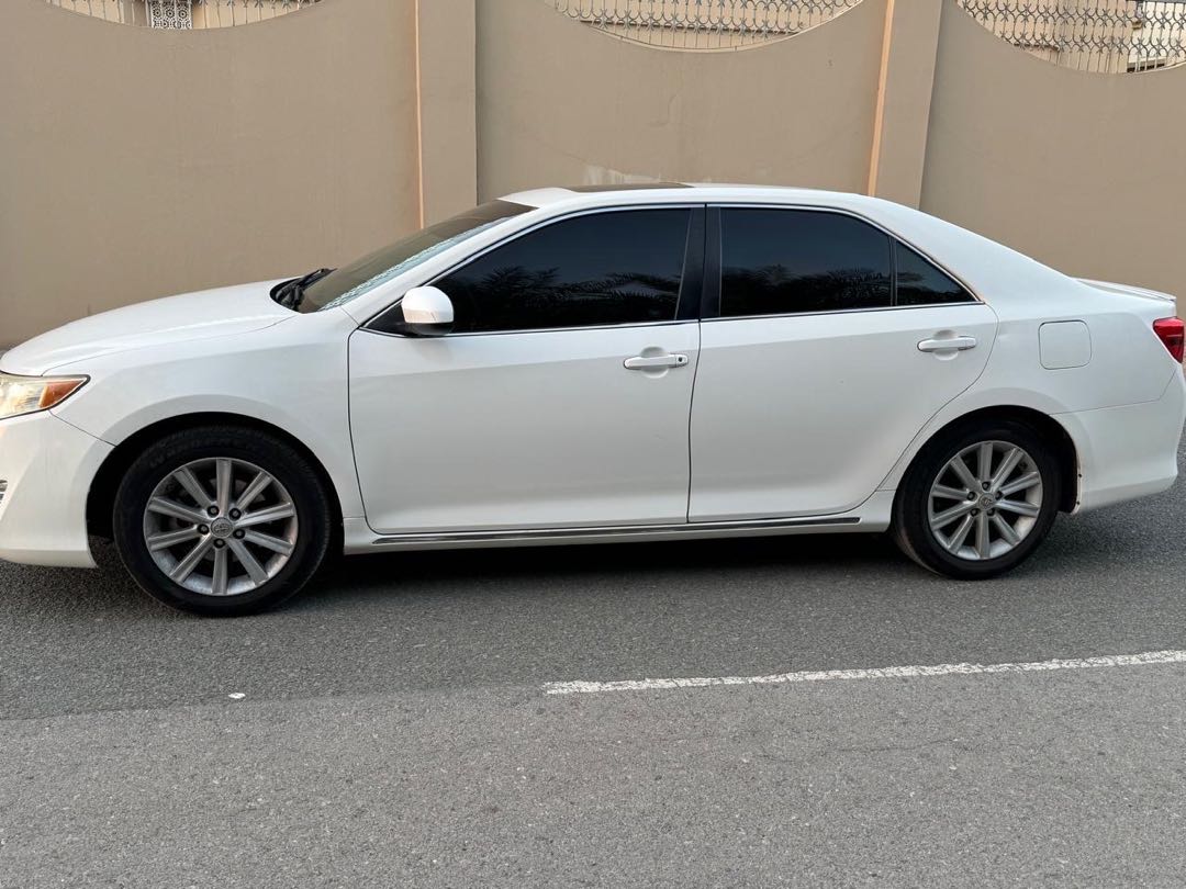 Car Image 2014 TOYOTA CAMRY XLE