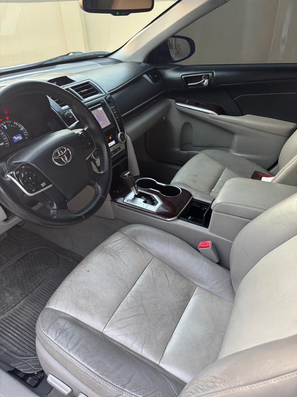Car Image 2014 TOYOTA CAMRY XLE