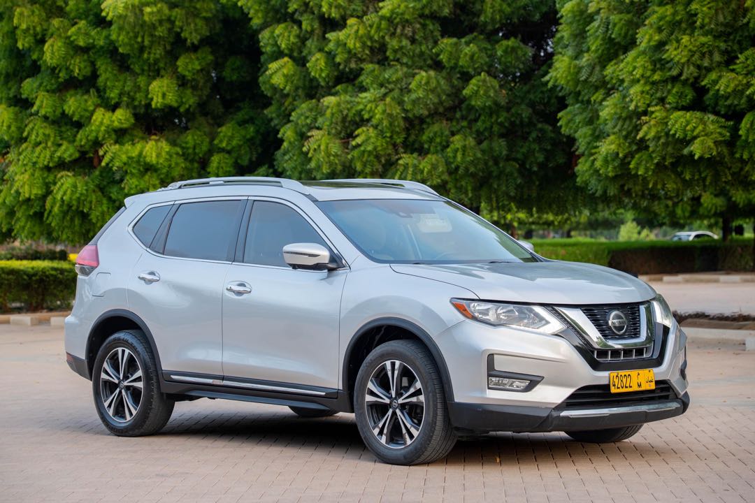Car Image 2018 NISSAN ROGUE SV