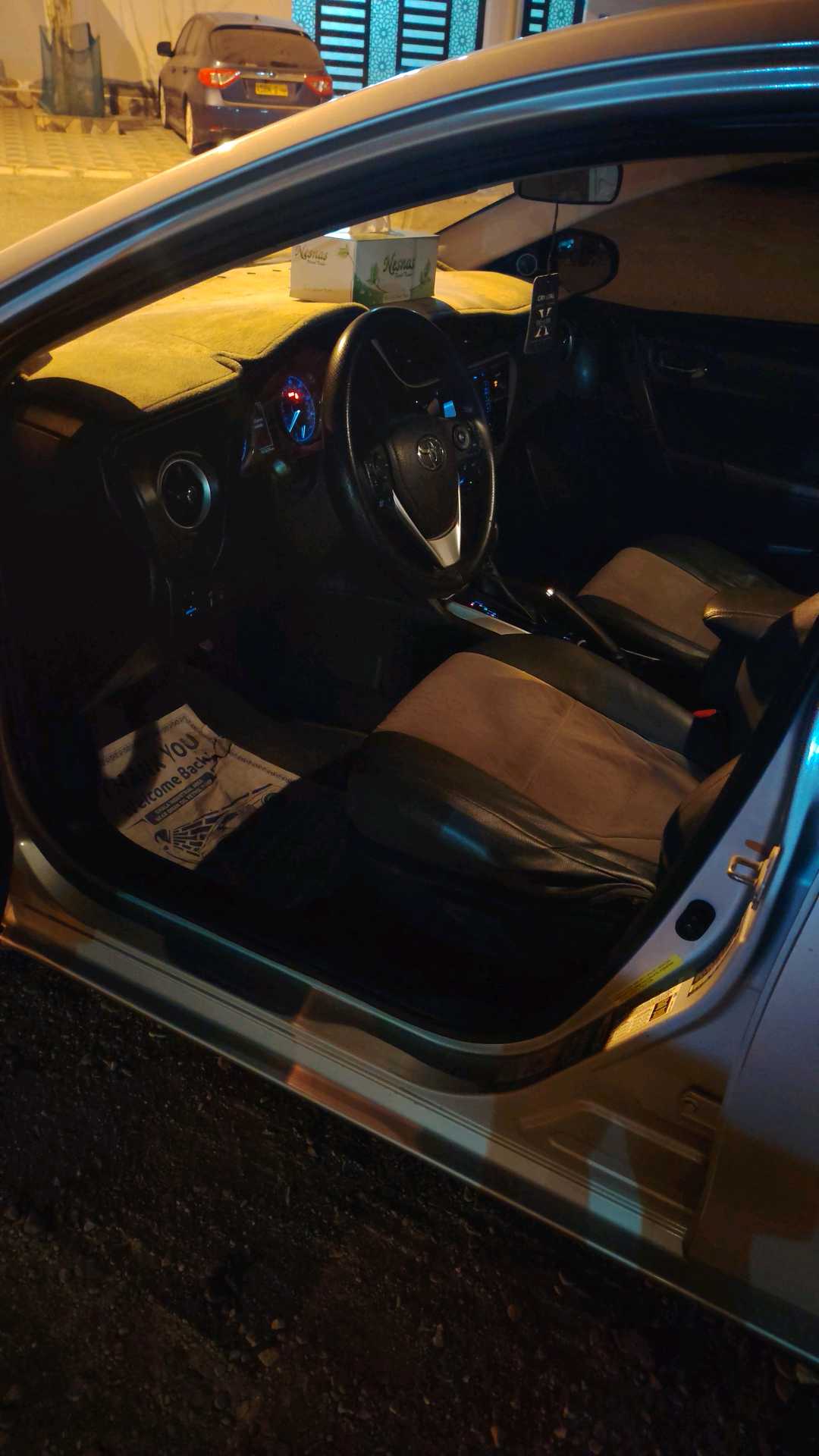Car Image 2017 TOYOTA COROLLA SE