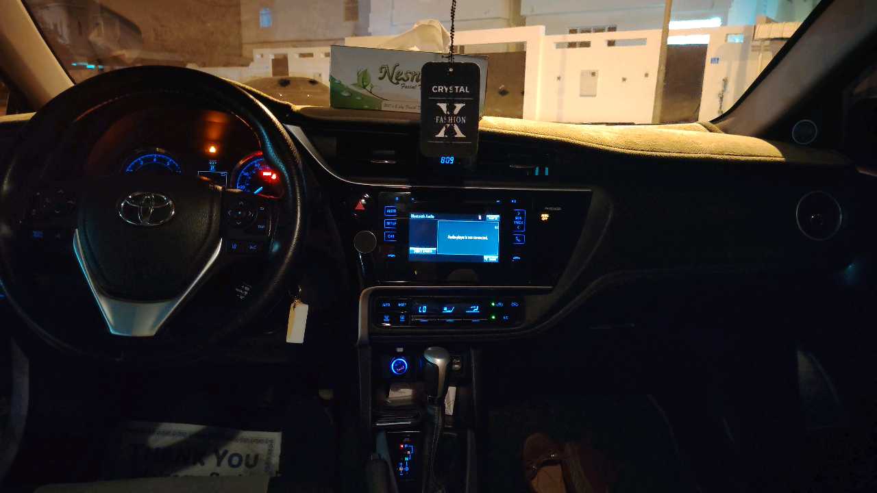 Car Image 2017 TOYOTA COROLLA SE