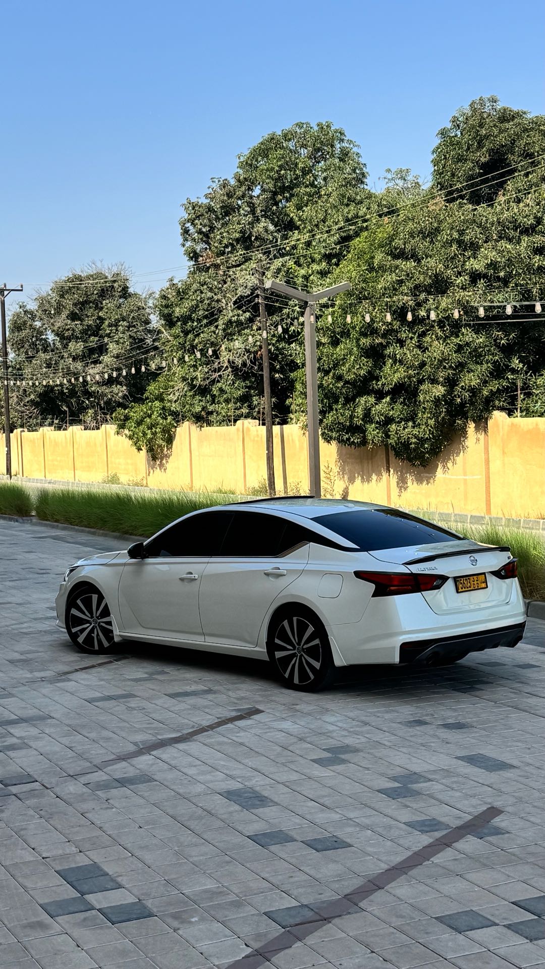 Car Image 2019 NISSAN ALTIMA SR