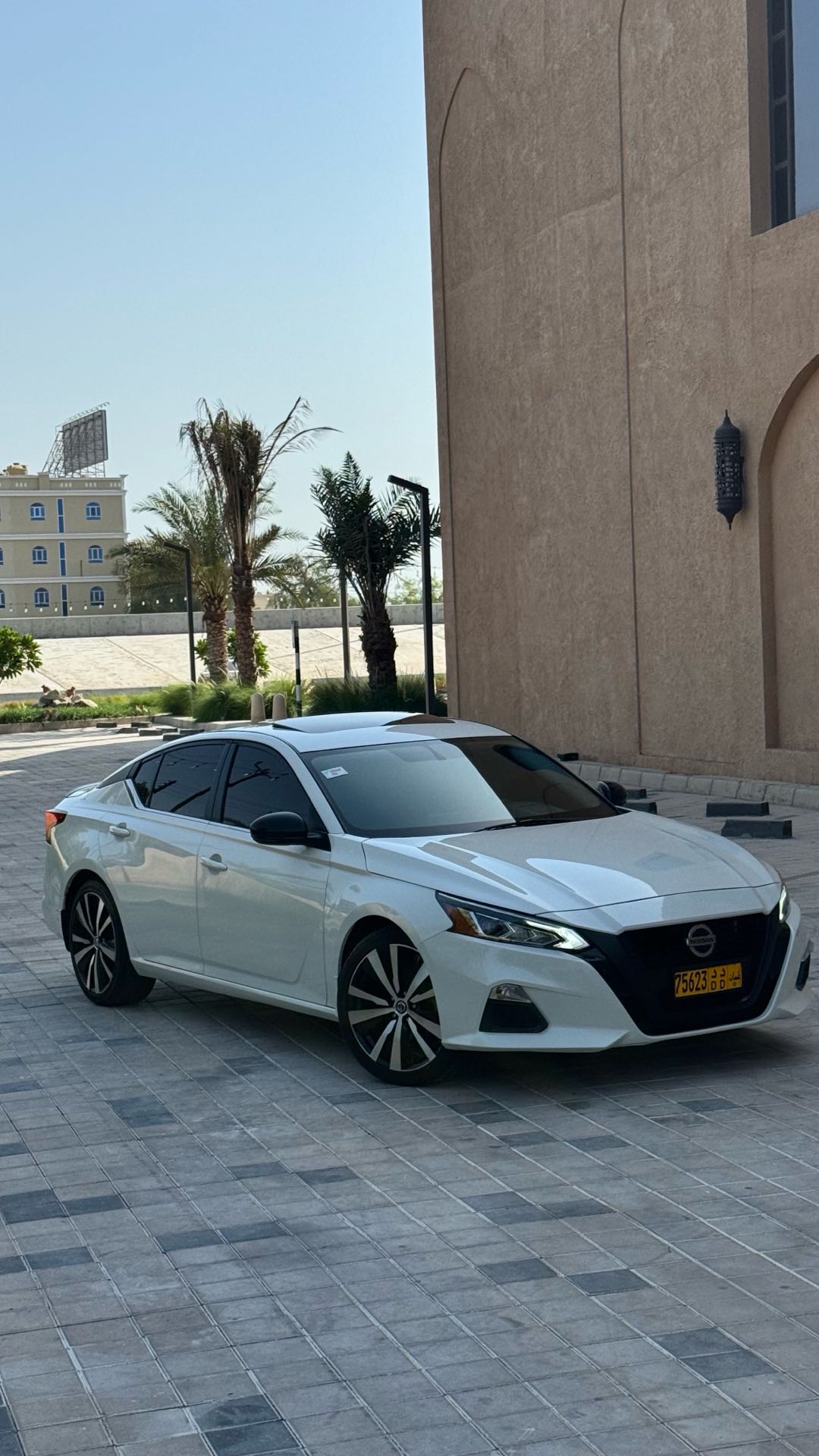 Car Image 2019 NISSAN ALTIMA SR