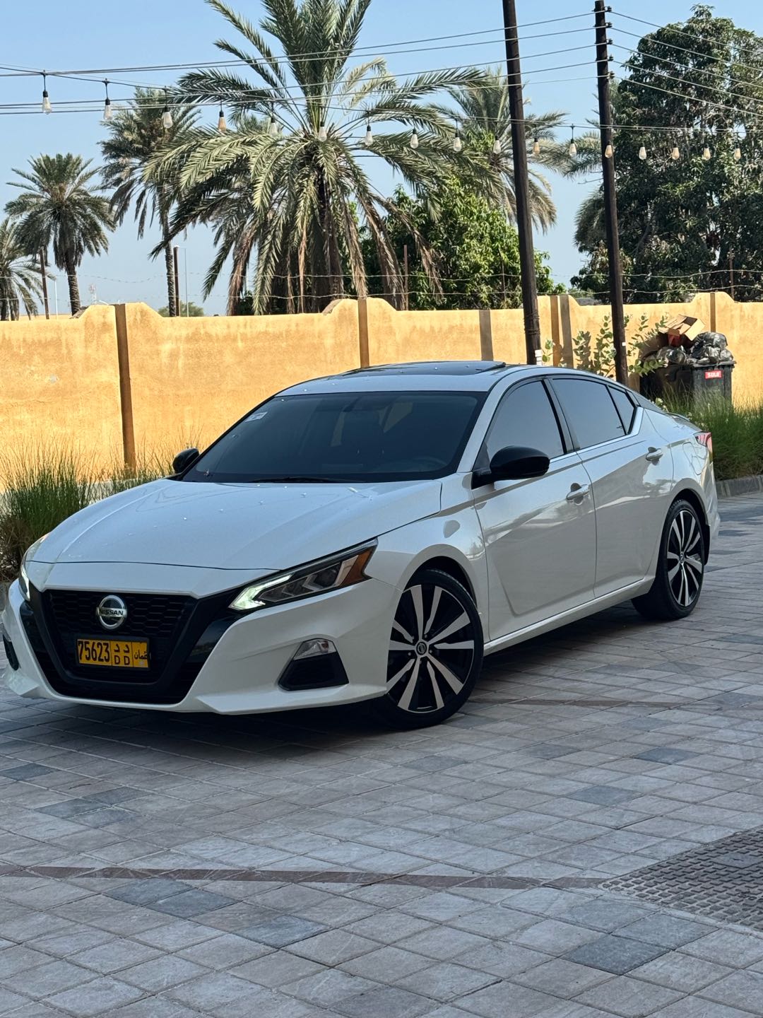 Car Image 2019 NISSAN ALTIMA SR
