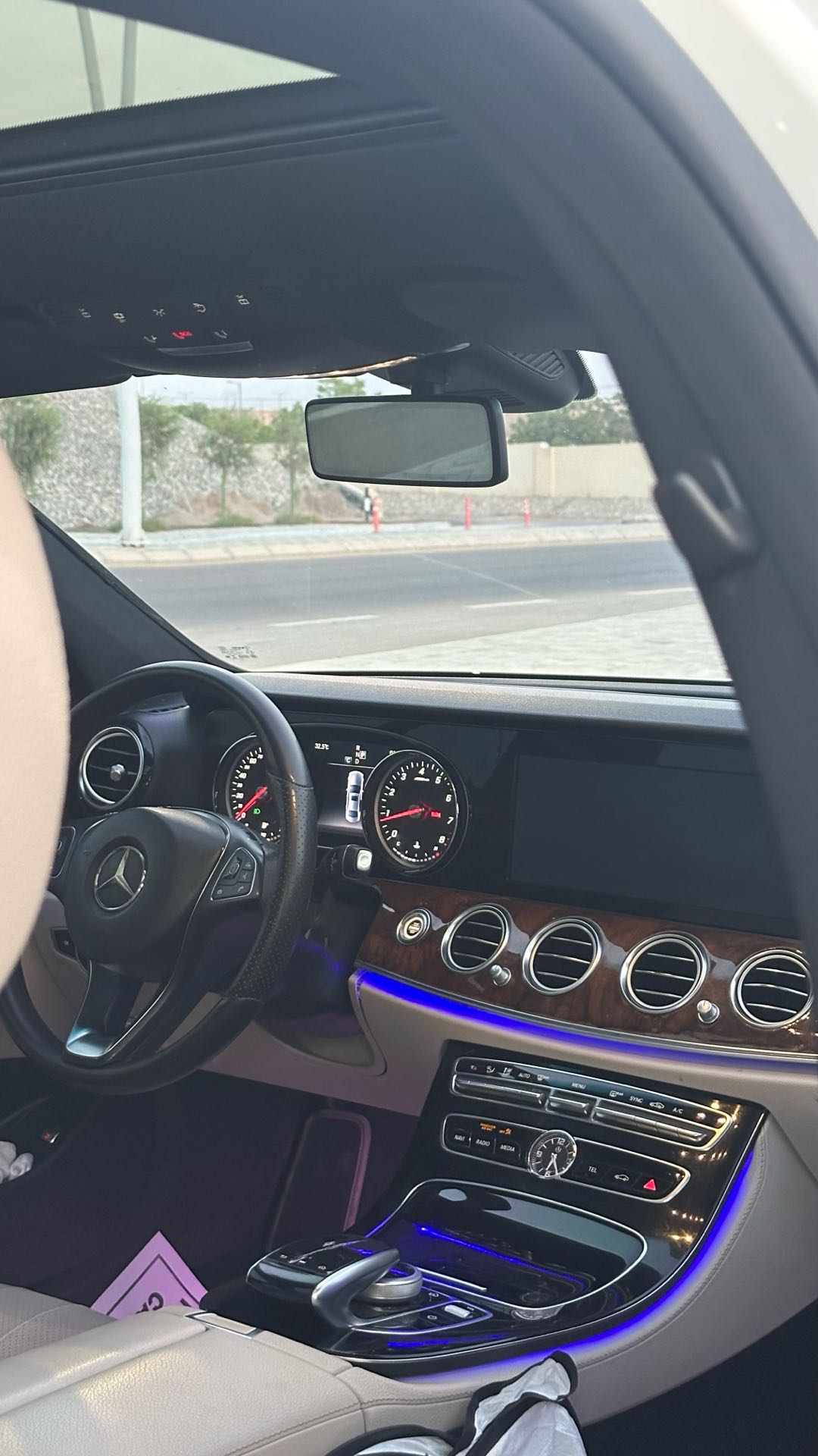 Car Image 2017 MERCEDES E Class 300