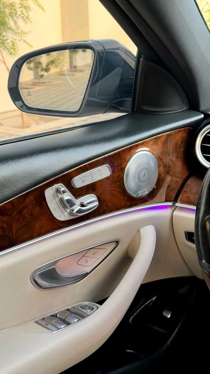 Car Image 2017 MERCEDES E Class 300