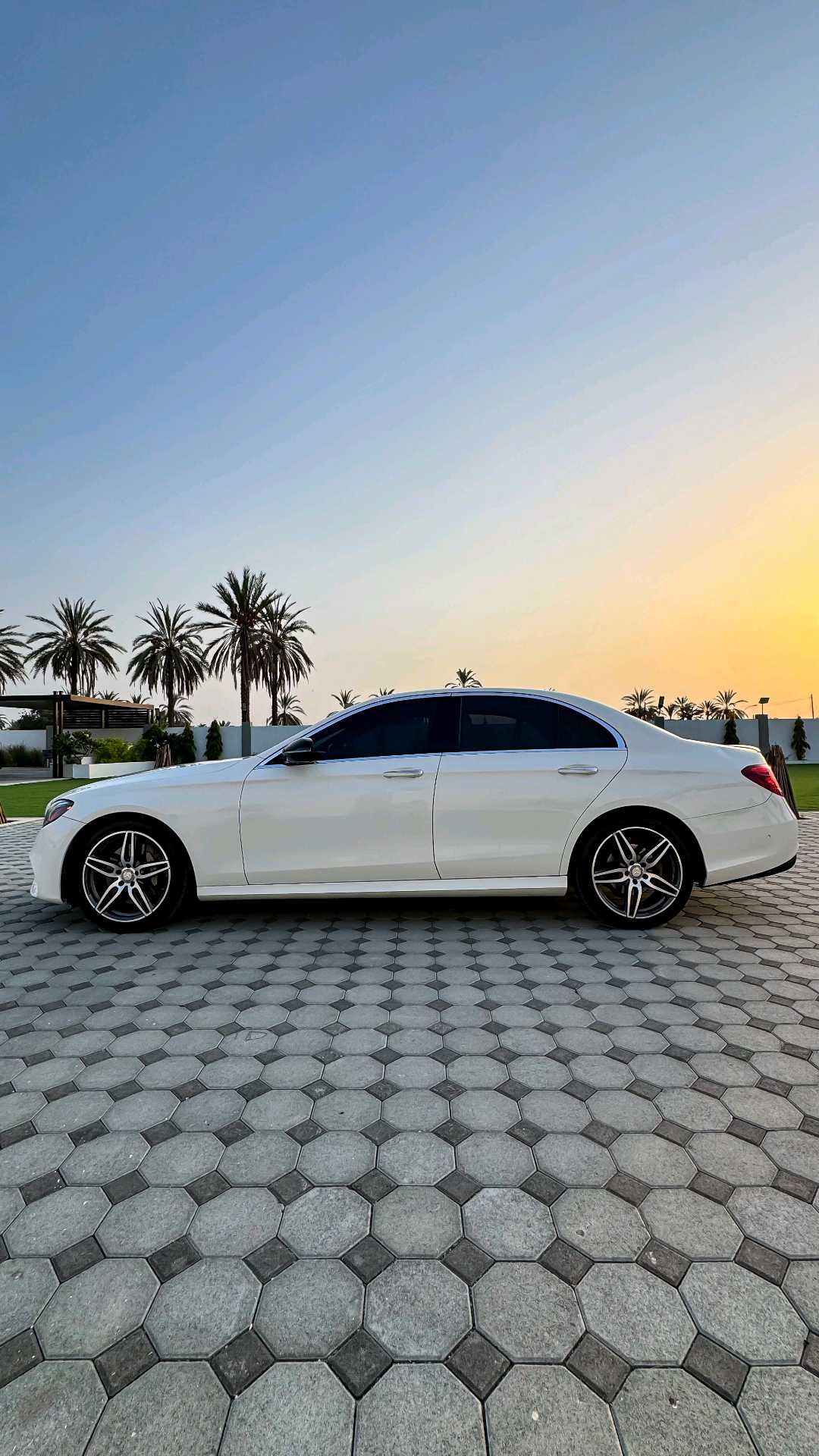 Car Image 2017 MERCEDES E Class 300