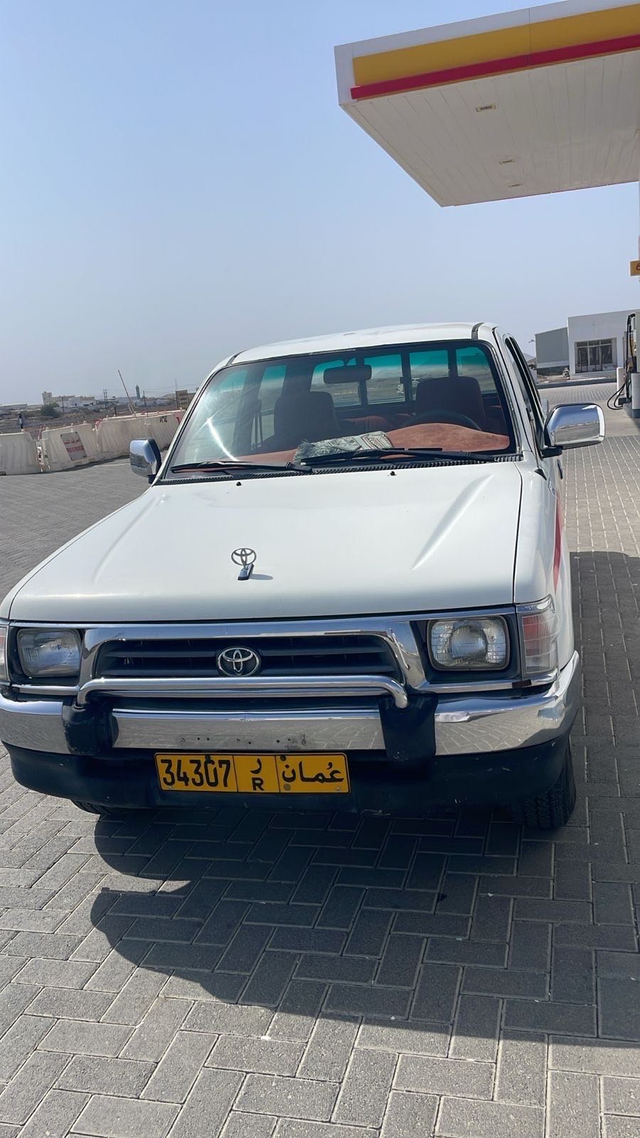 Car Image 1999 TOYOTA HILUX 2.0