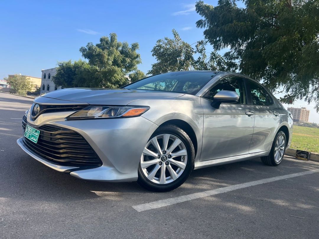 Car Image 2019 TOYOTA CAMRY LE