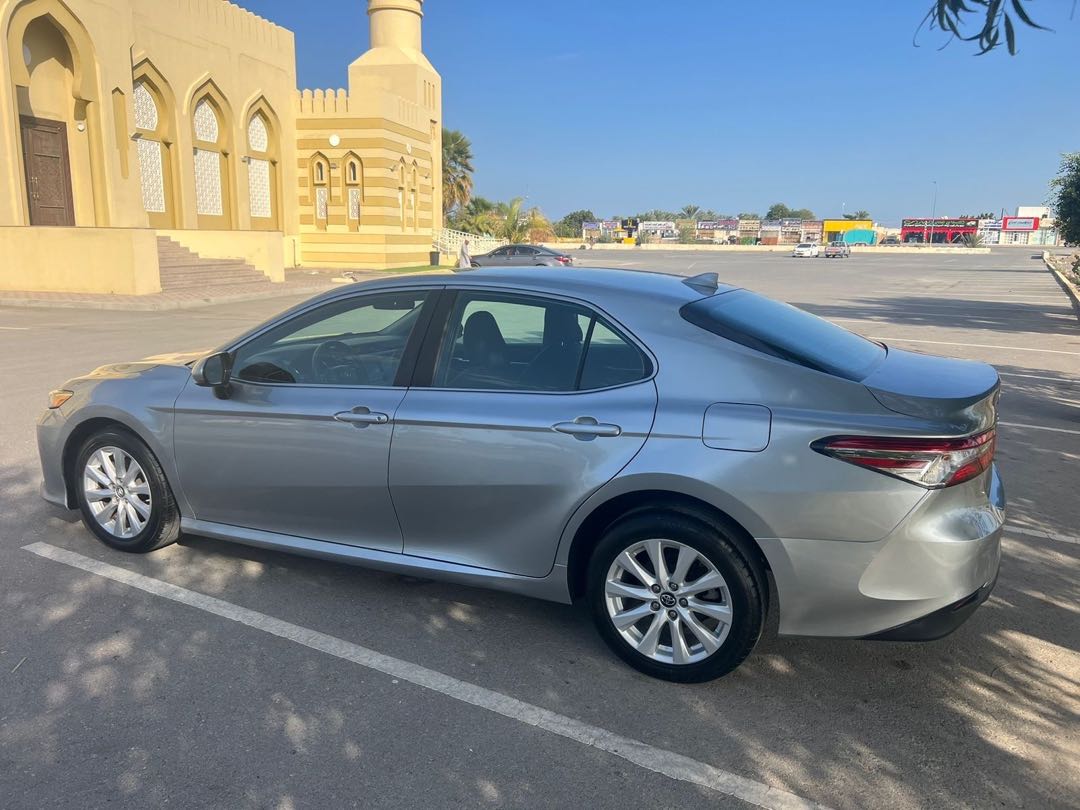 Car Image 2019 TOYOTA CAMRY LE