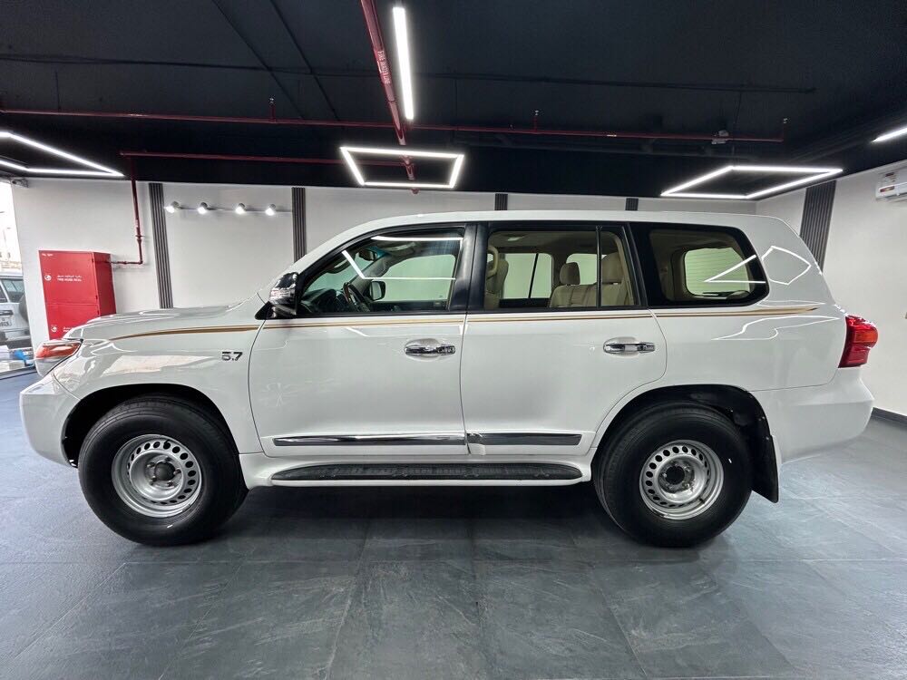 Car Image 2012 TOYOTA LAND CRUISER VX.R