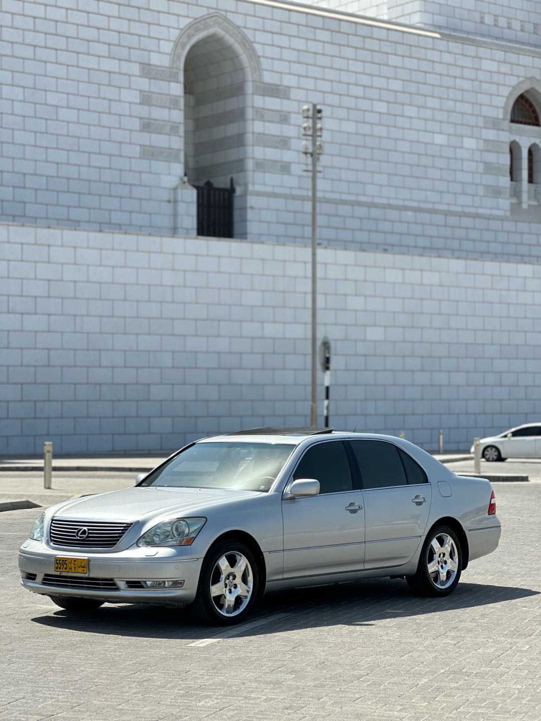 Car Image 2004 LEXUS LS 430