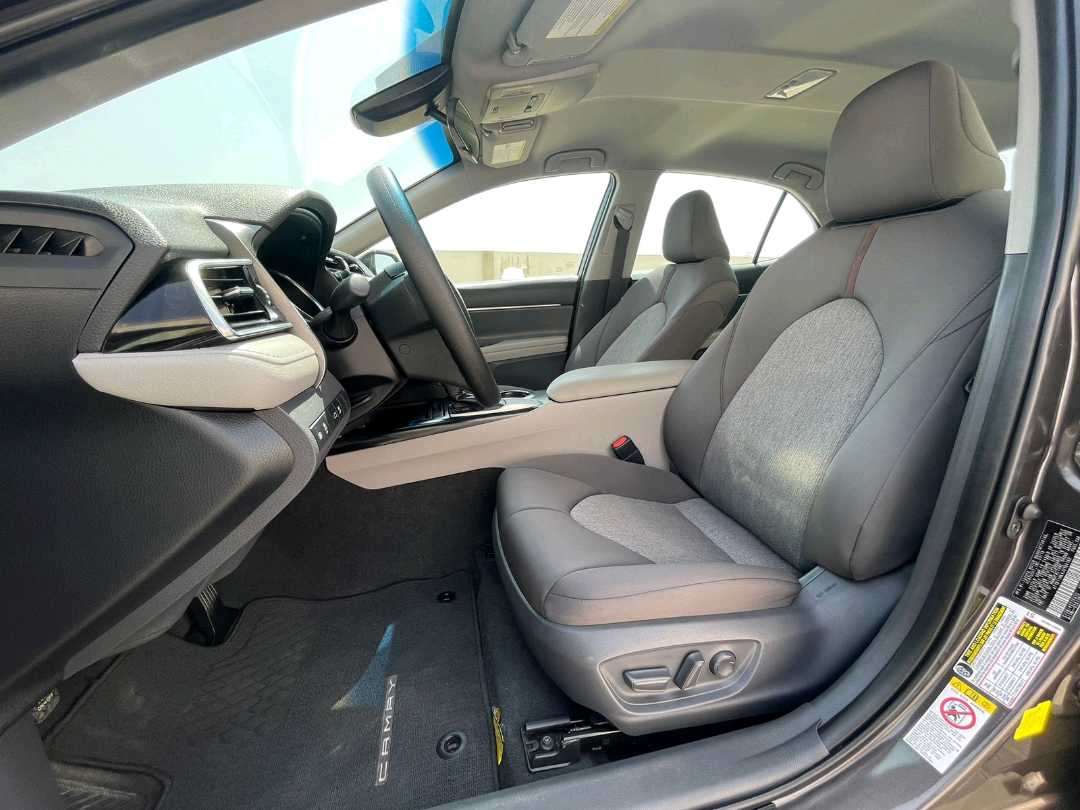 Car Image 2018 TOYOTA CAMRY LE