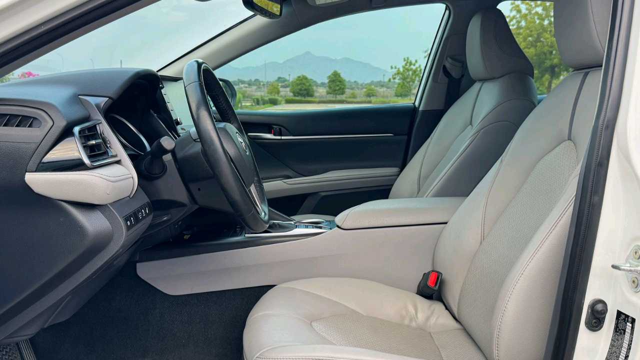 Car Image 2023 TOYOTA CAMRY XLE