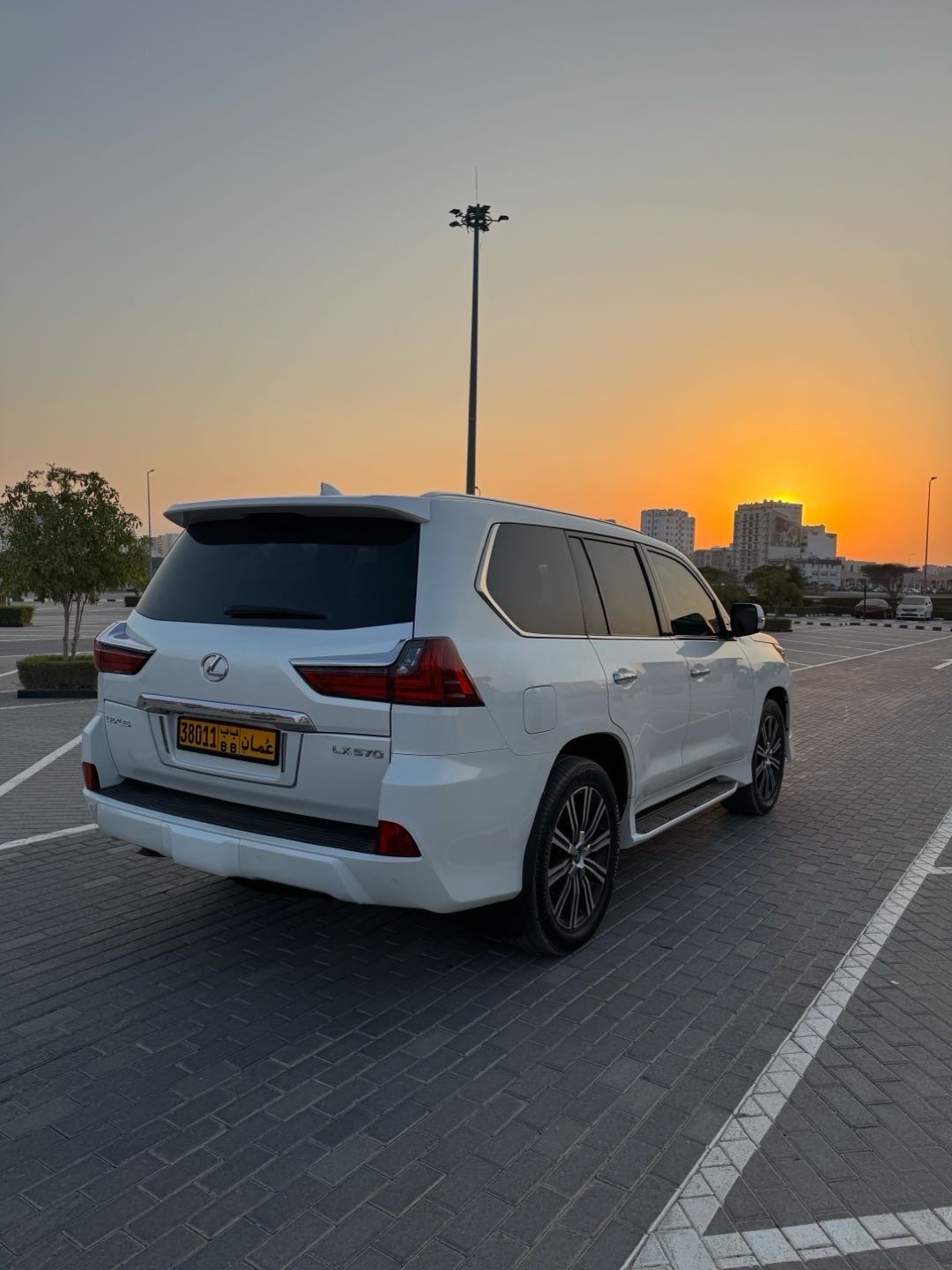 Car Image 2018 LEXUS LX 570