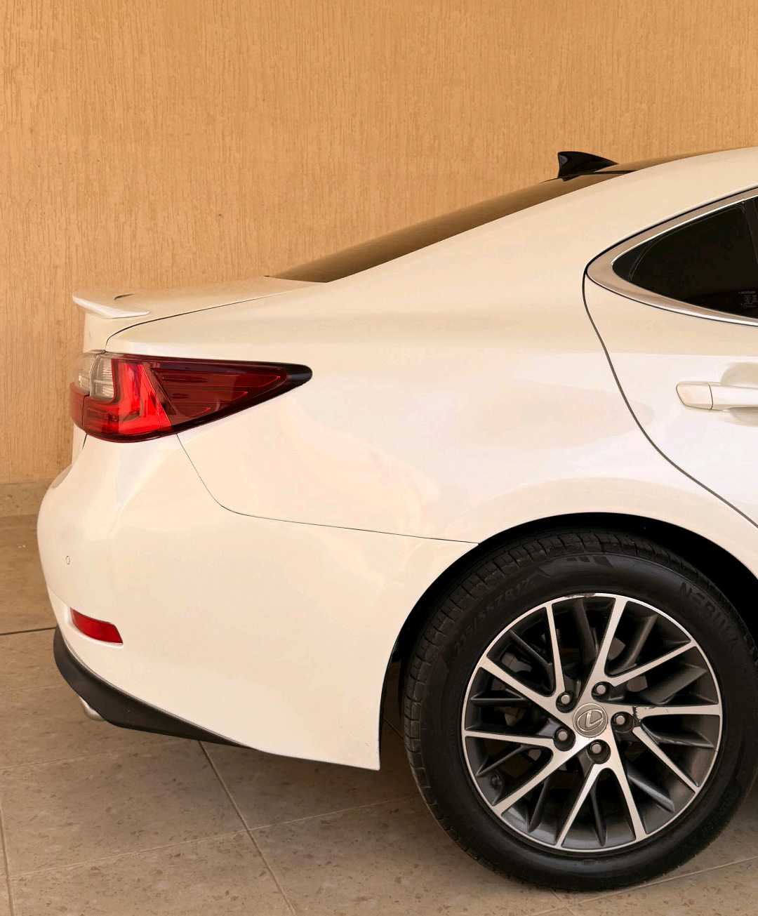 Car Image 2017 LEXUS ES 350