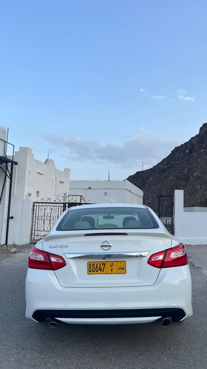 Car Image 2016 NISSAN ALTIMA SV