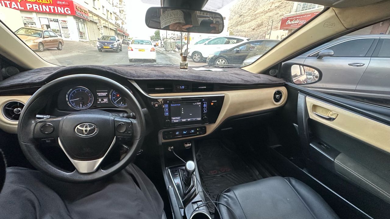 Car Image 2017 TOYOTA COROLLA LE
