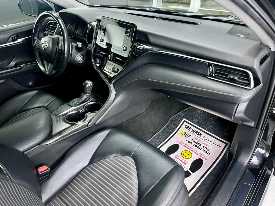 Car Image 2021 TOYOTA CAMRY SE