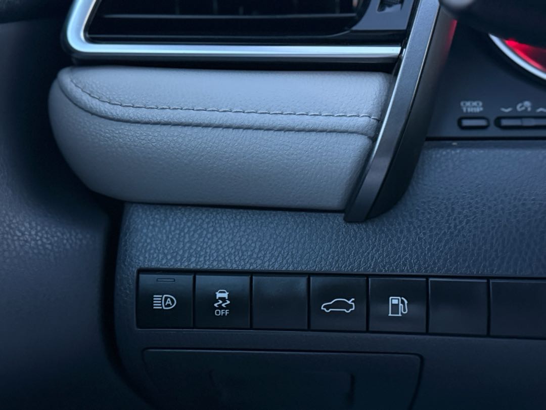 Car Image 2018 TOYOTA CAMRY XSE