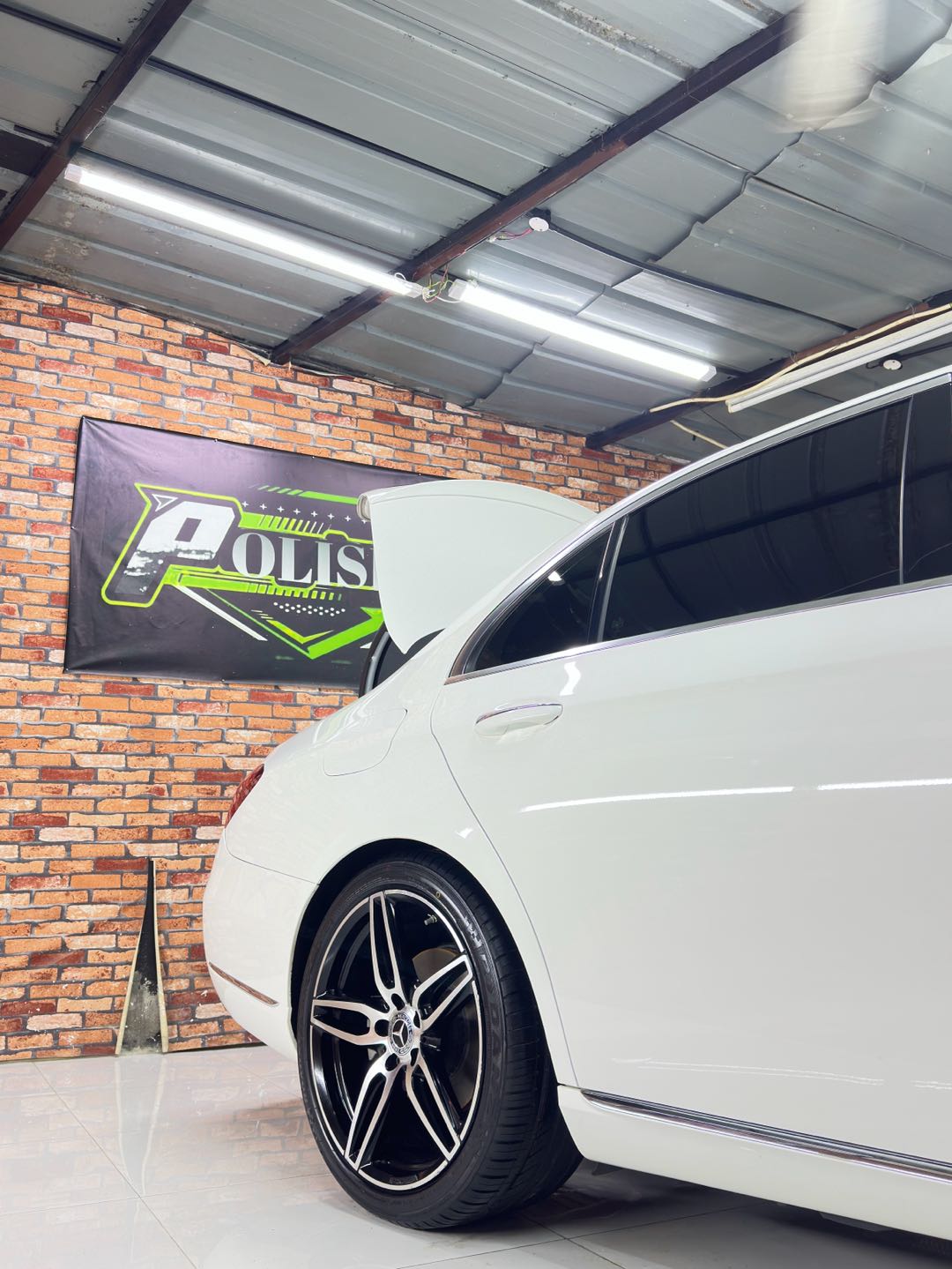 Car Image 2019 MERCEDES E Class 300