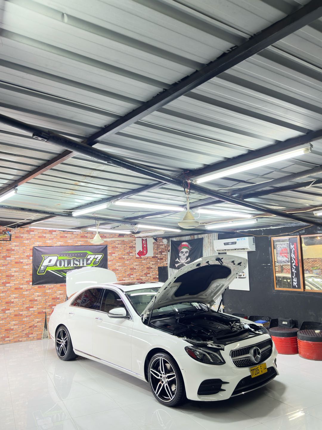 Car Image 2019 MERCEDES E Class 300