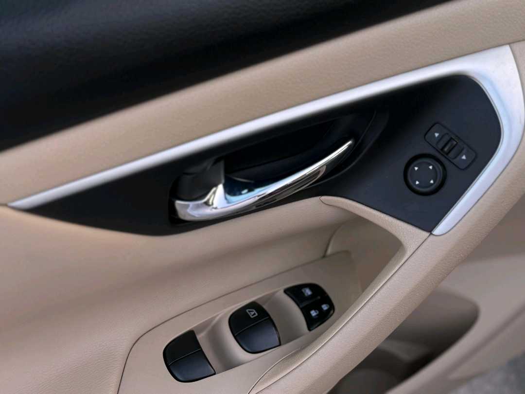 Car Image 2018 NISSAN ALTIMA SV