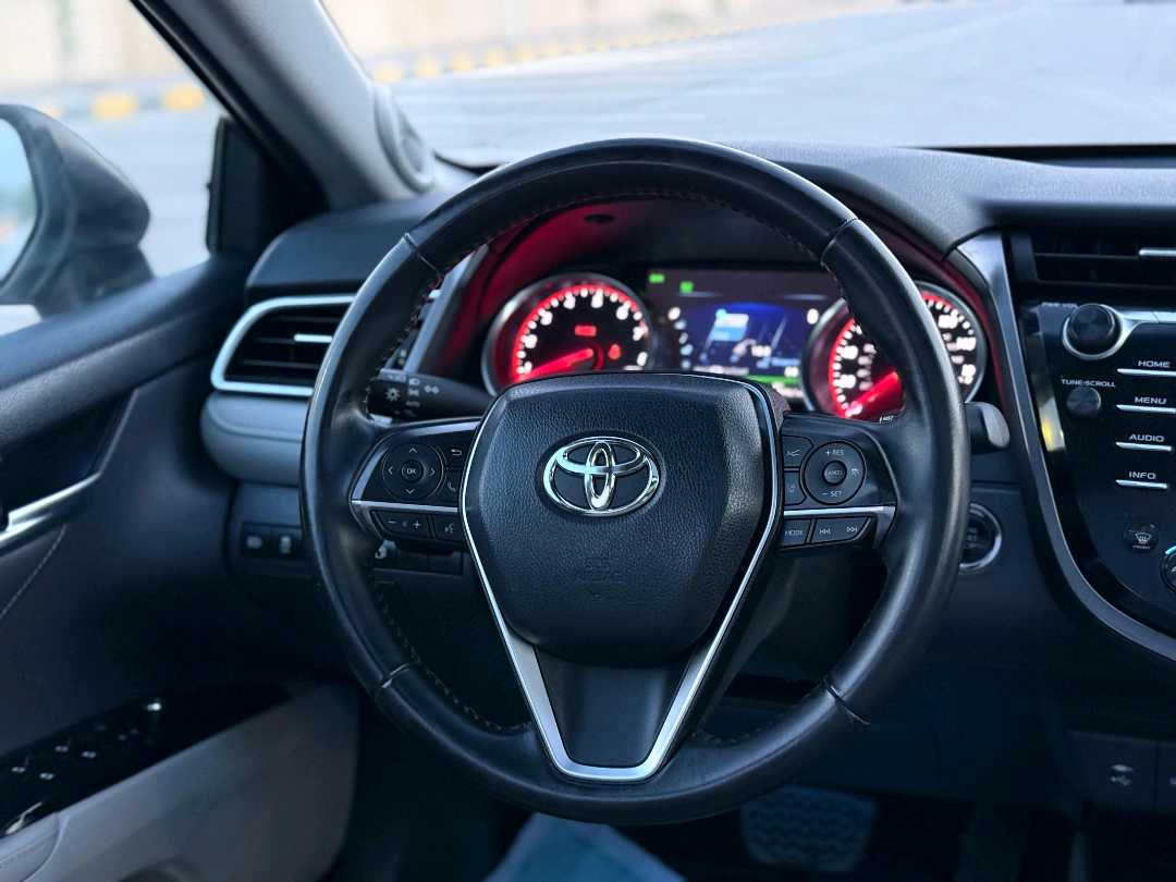 Car Image 2018 TOYOTA CAMRY XSE