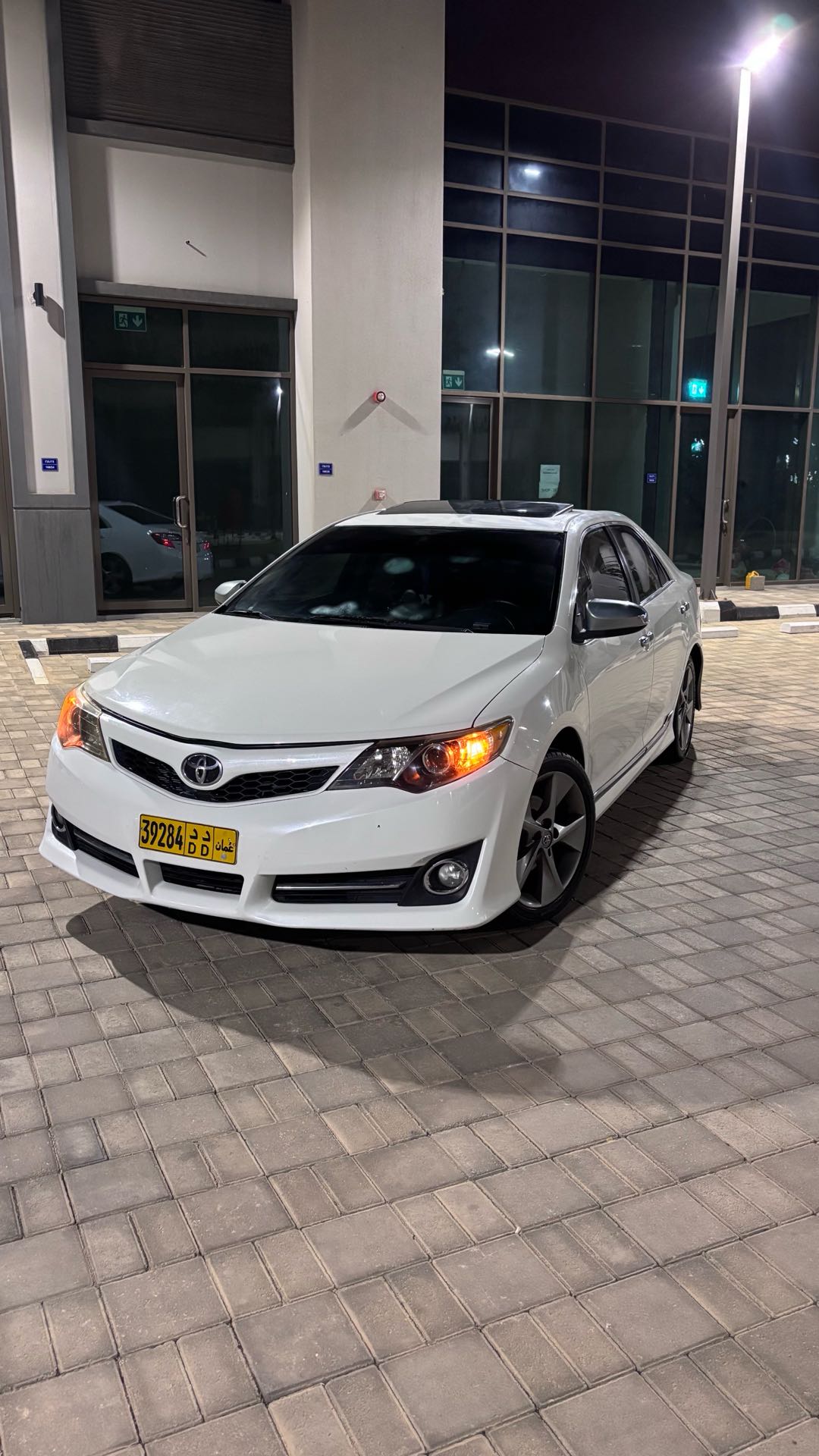Car Image 2012 TOYOTA CAMRY SE