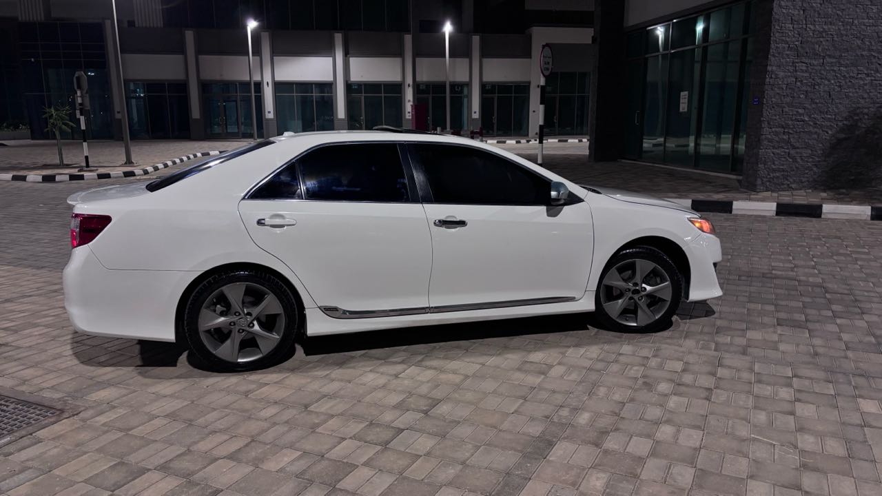 Car Image 2012 TOYOTA CAMRY SE