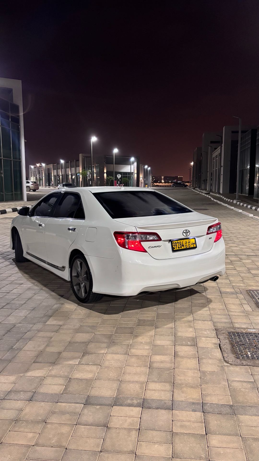 Car Image 2012 TOYOTA CAMRY SE