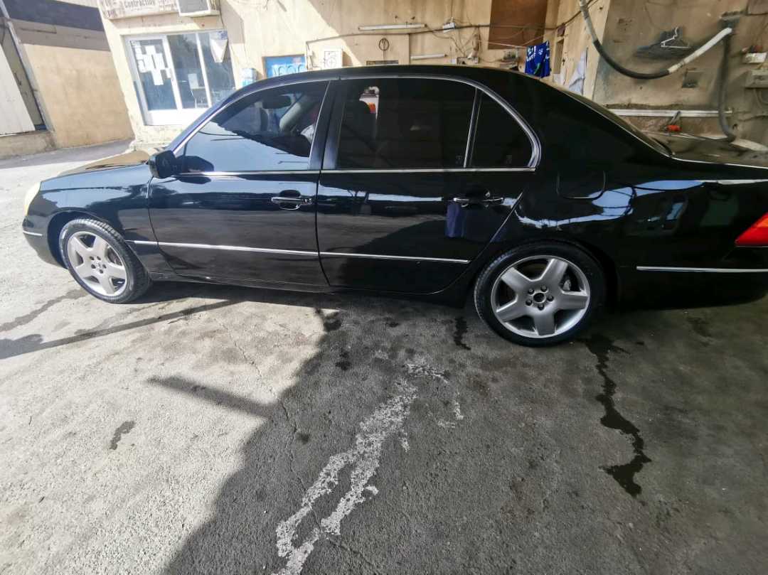 Car Image 2001 LEXUS LS 430