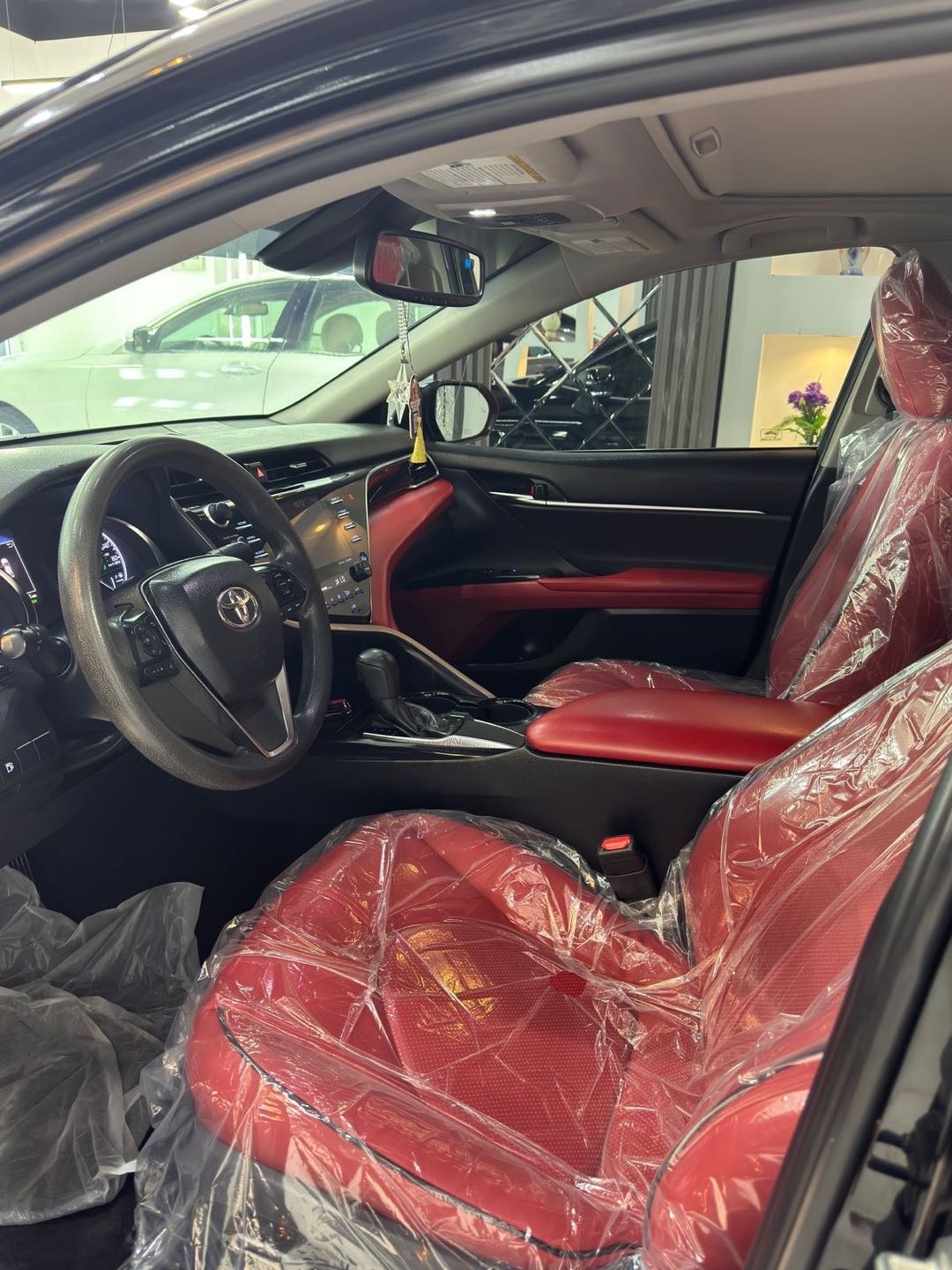 Car Image 2018 TOYOTA CAMRY LE