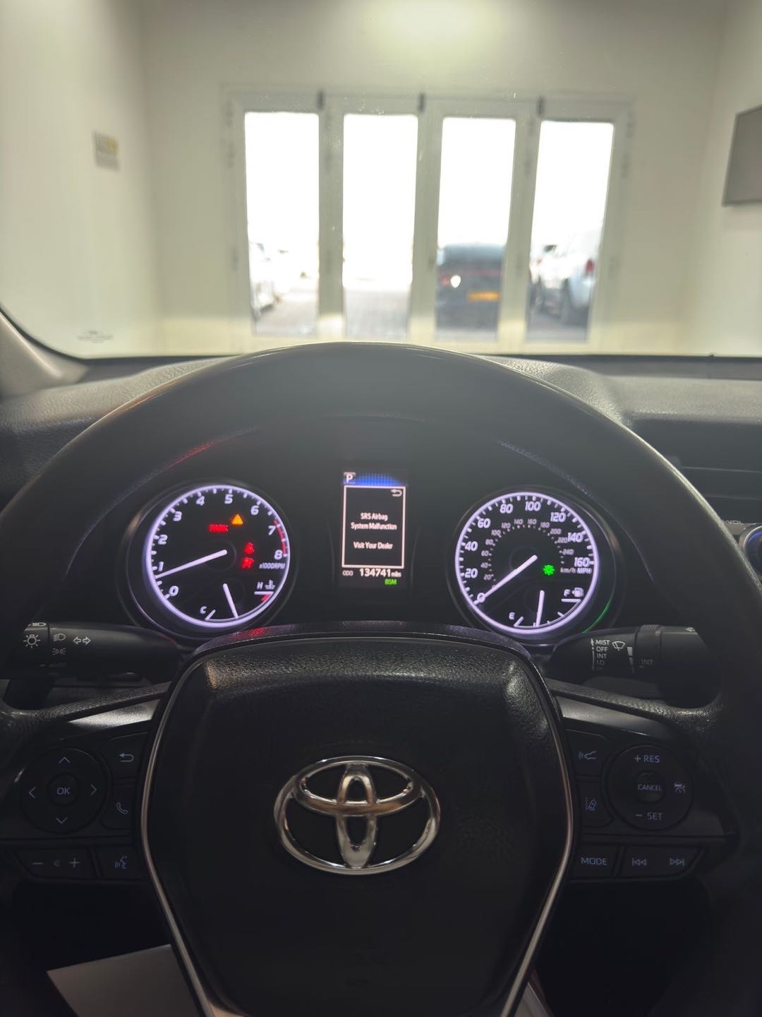 Car Image 2018 TOYOTA CAMRY LE