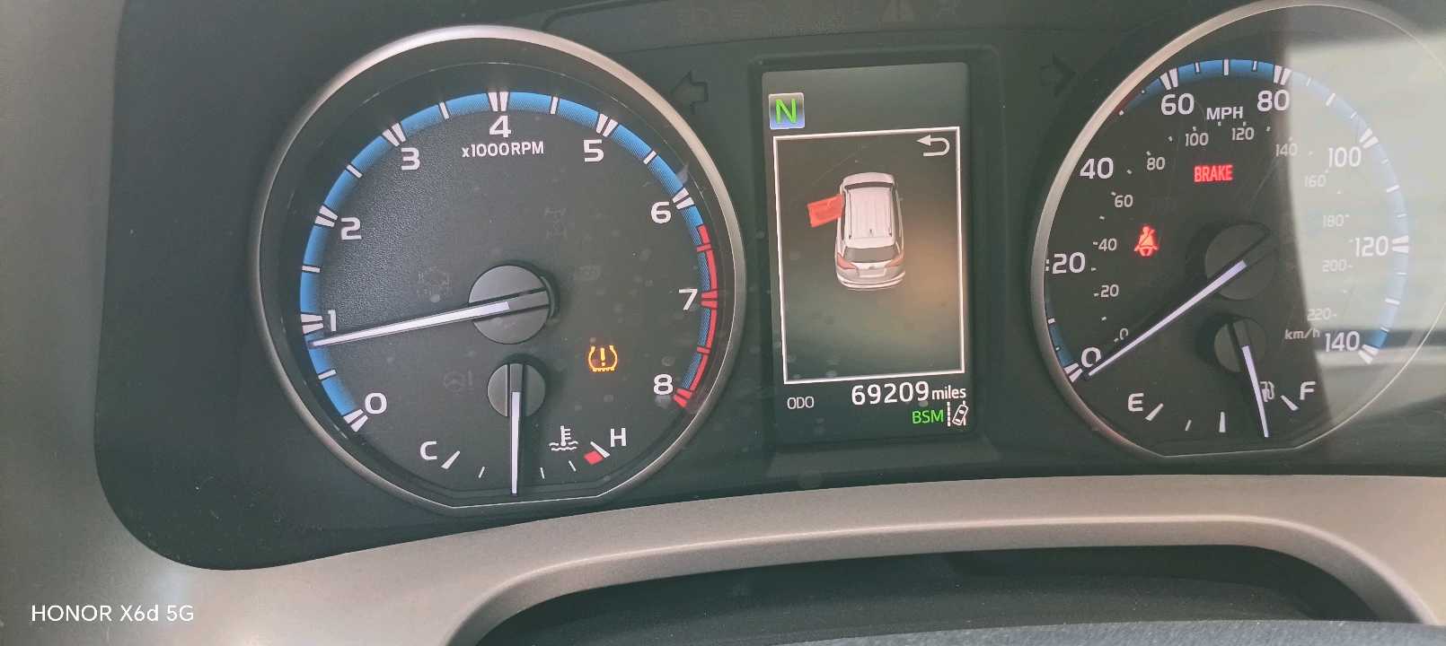 Car Image 2018 TOYOTA RAV4 XLE