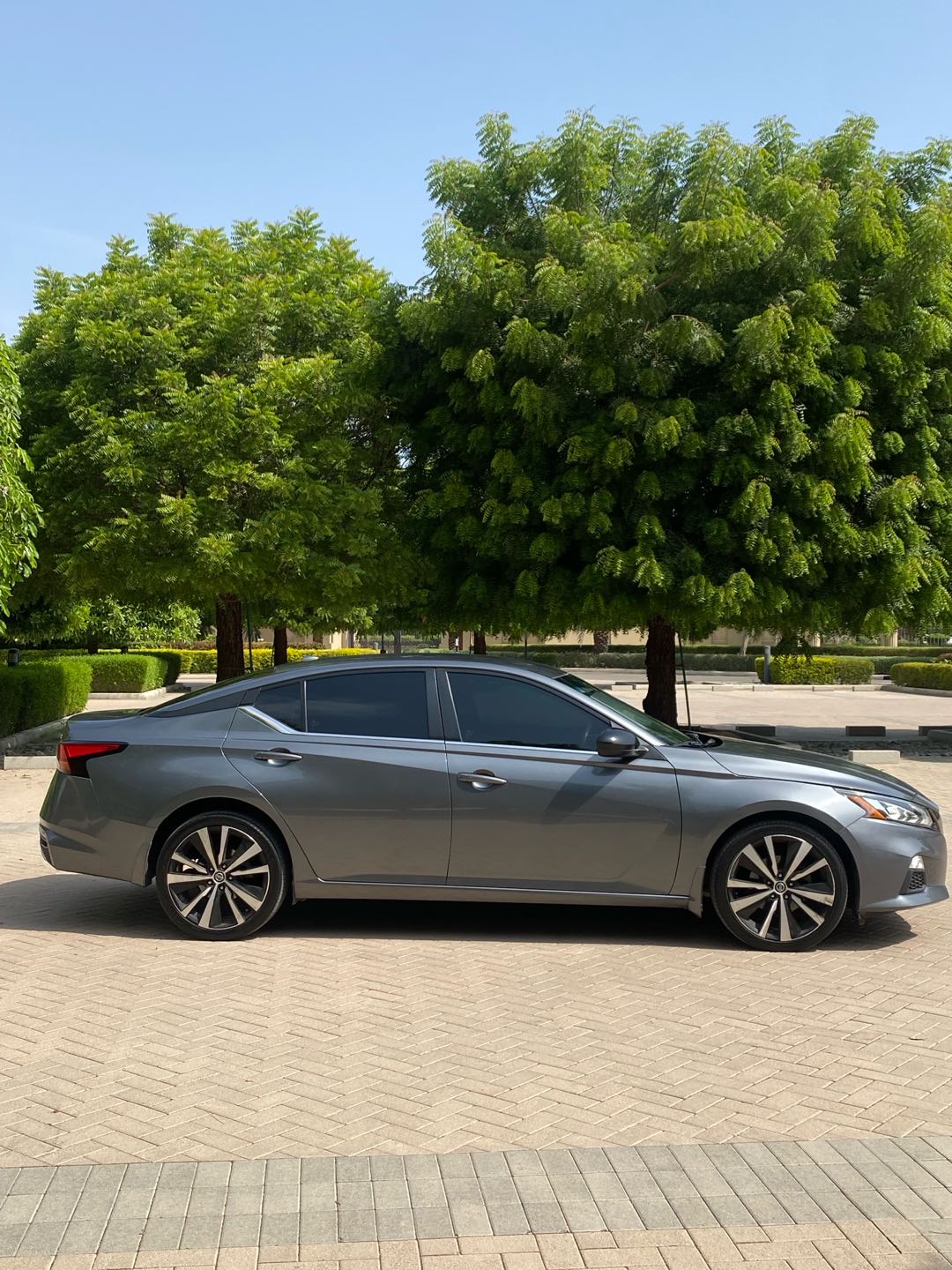 Car Image 2020 NISSAN ALTIMA SR