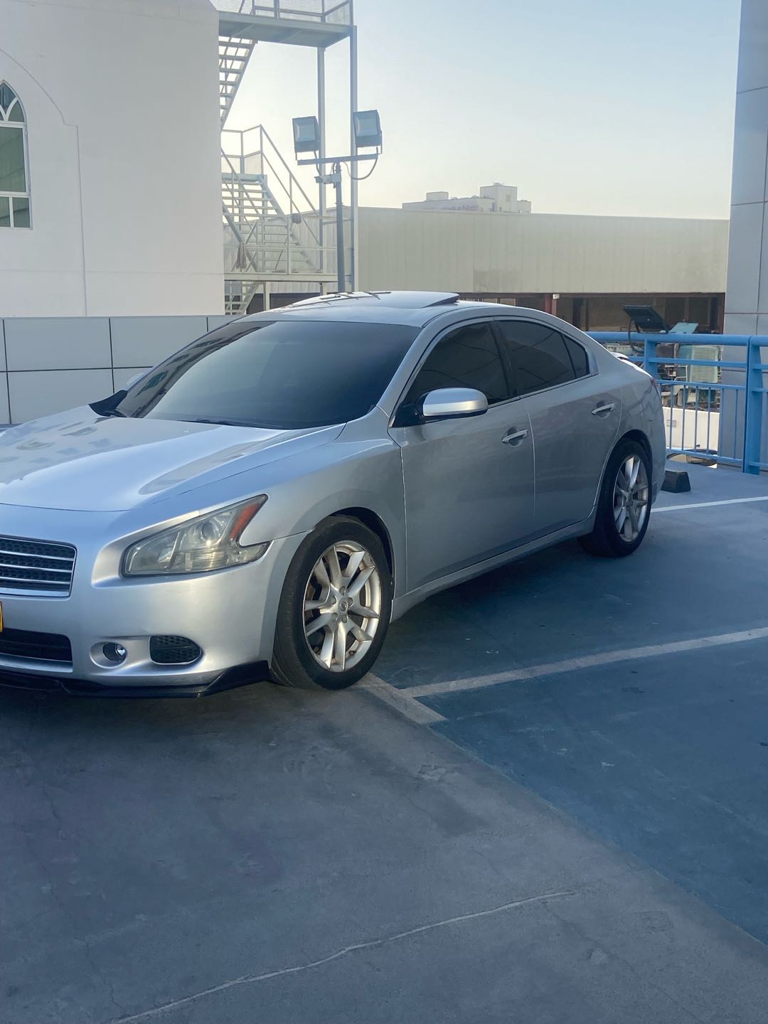 Car Image 2010 NISSAN MAXIMA 