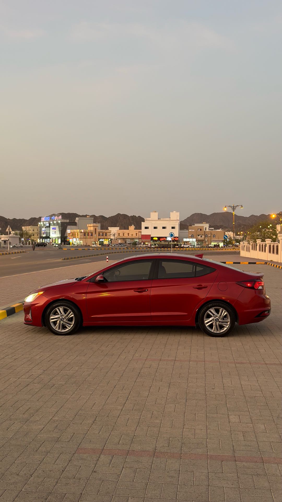 Car Image 2020 HYUNDAI ELANTRA SE