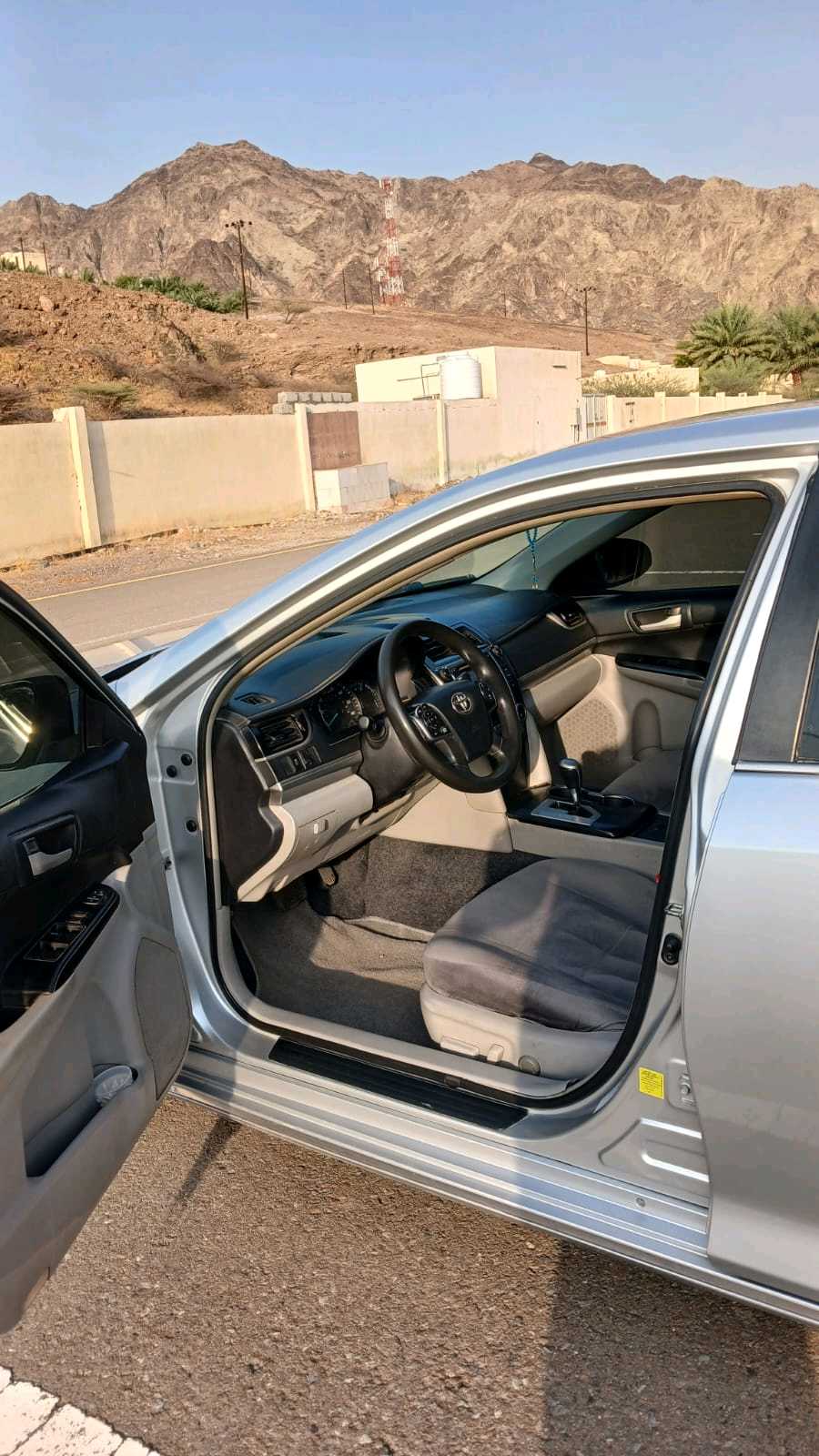 Car Image 2014 TOYOTA CAMRY LE