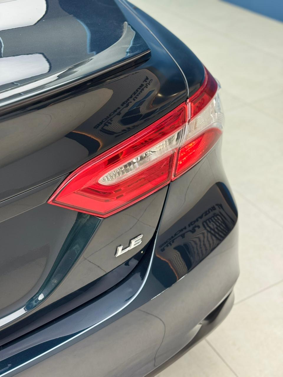 Car Image 2018 TOYOTA CAMRY LE