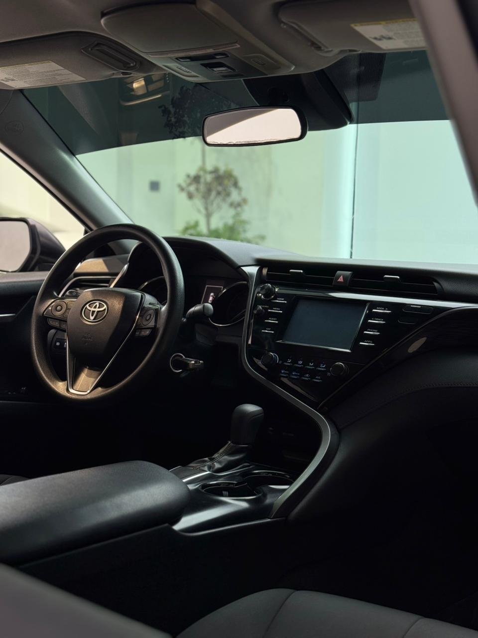 Car Image 2018 TOYOTA CAMRY LE