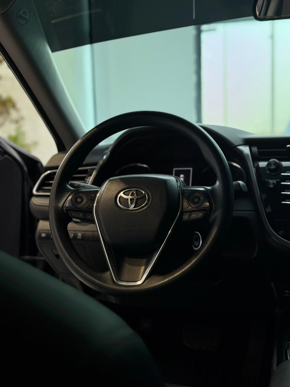 Car Image 2018 TOYOTA CAMRY LE
