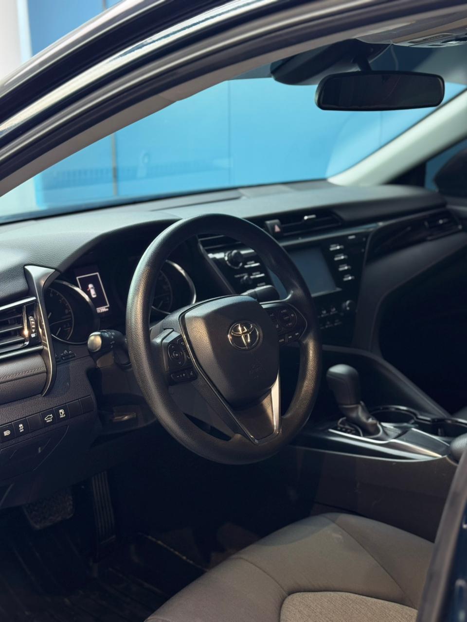 Car Image 2018 TOYOTA CAMRY LE