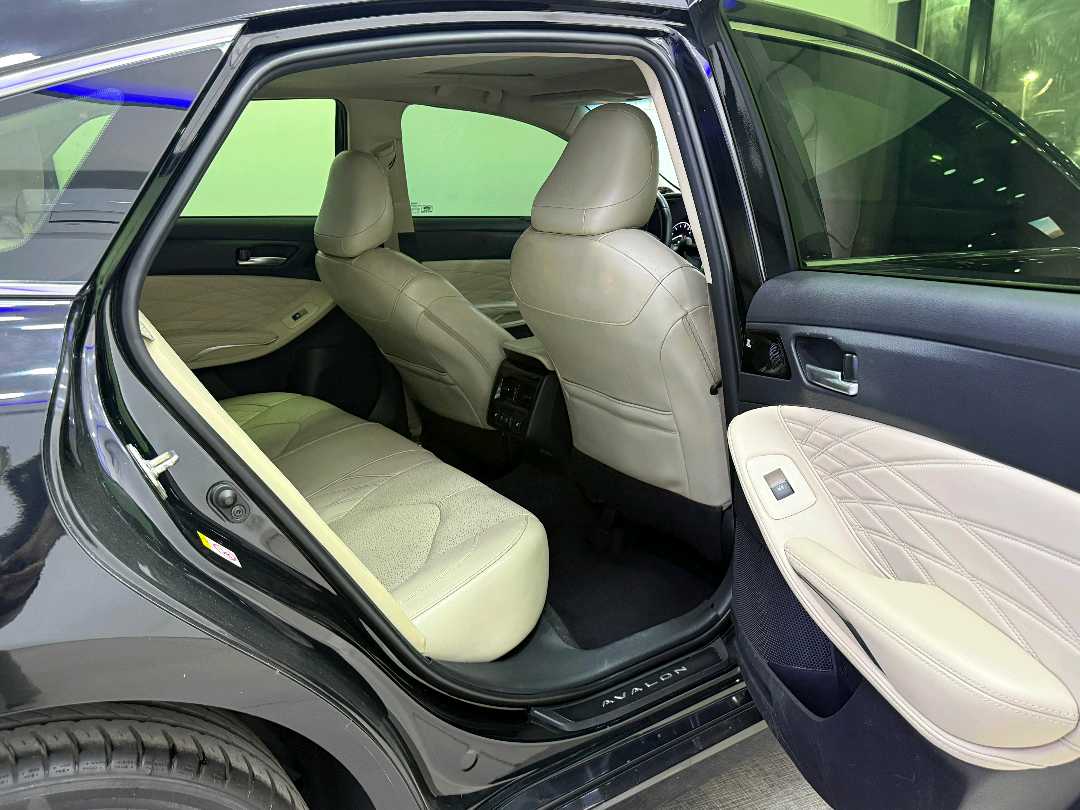 Car Image 2019 TOYOTA AVALON LIMITED