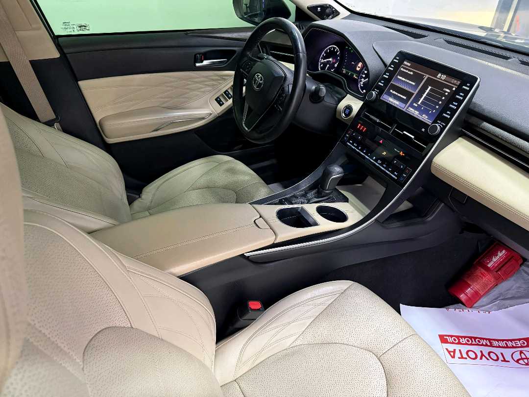 Car Image 2019 TOYOTA AVALON LIMITED