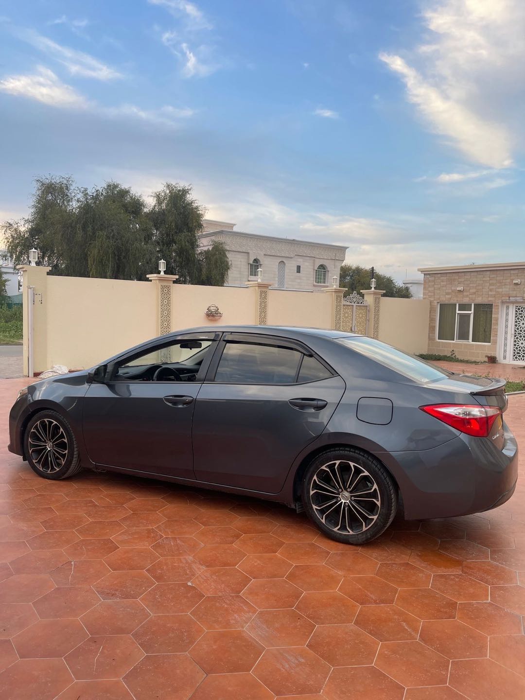 Car Image 2014 TOYOTA COROLLA LE