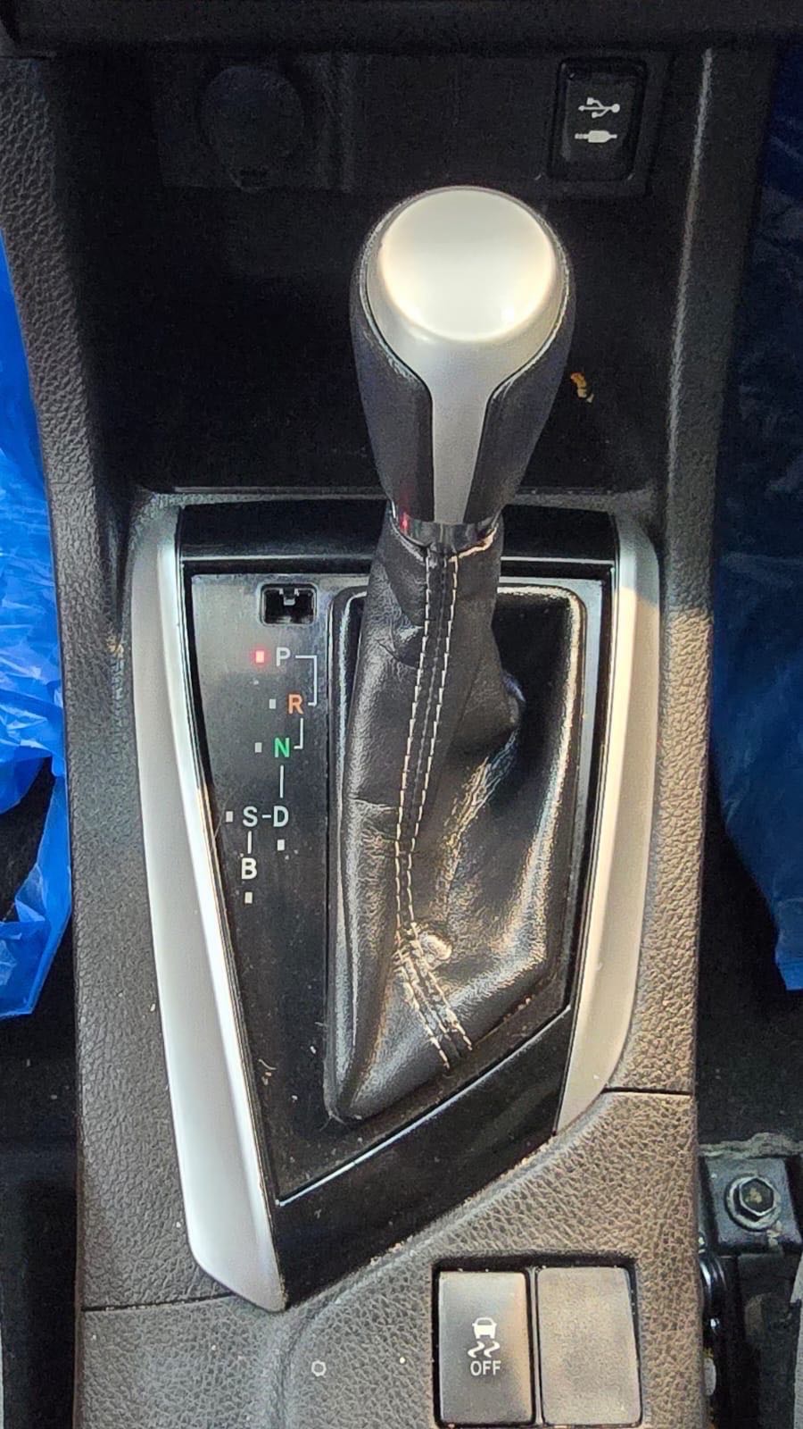 Car Image 2019 TOYOTA COROLLA LE