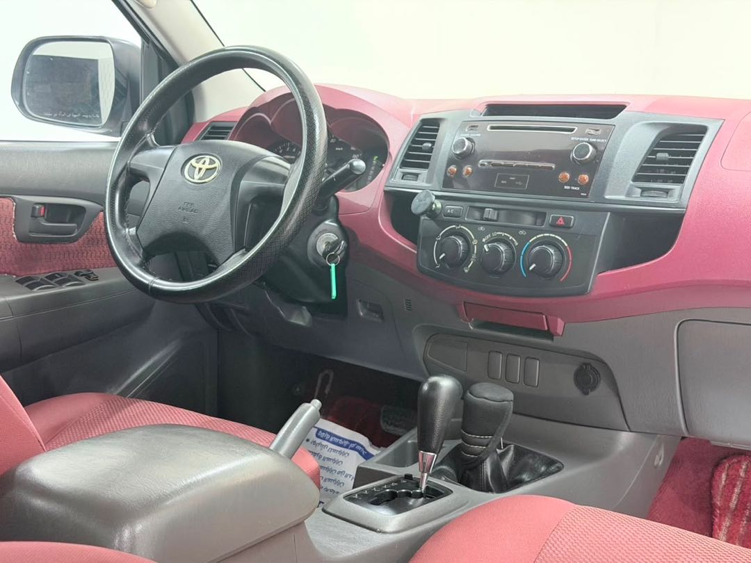 Car Image 2015 TOYOTA HILUX 2.0