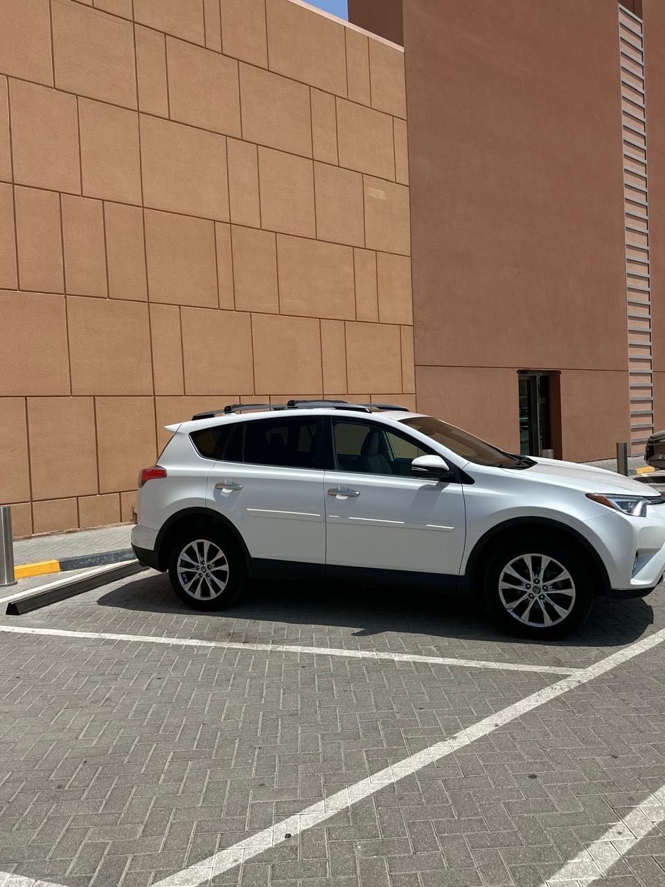 Car Image 2018 TOYOTA RAV4 LIMITED